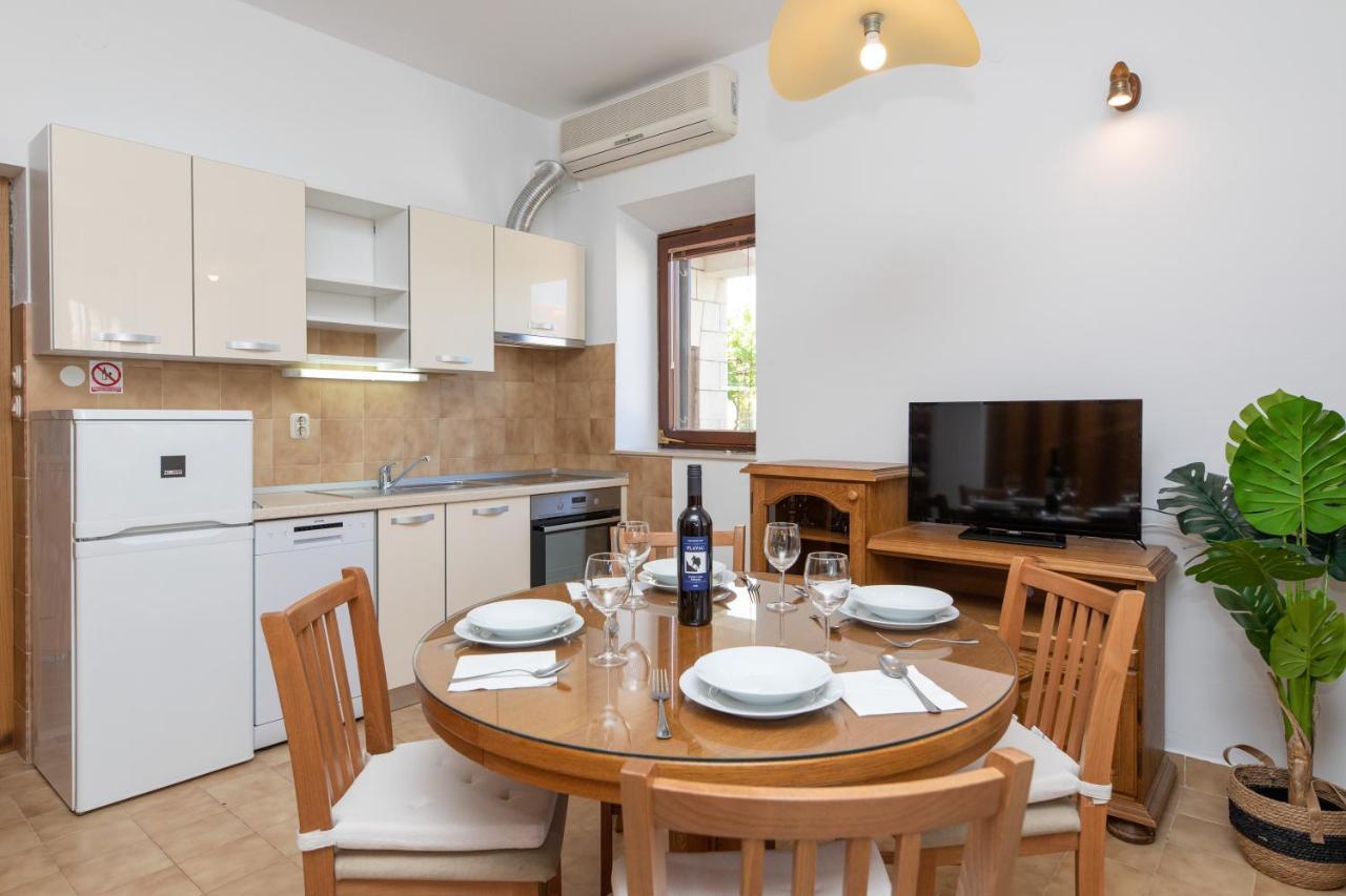 Apartments4You Supetar-The Best And Most Popular Apartments For Discovering The Island - Free Parking - 200 Meters From The Beach Eksteriør billede
