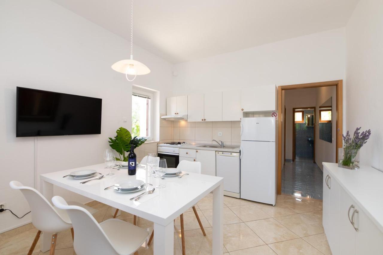 Apartments4You Supetar-The Best And Most Popular Apartments For Discovering The Island - Free Parking - 200 Meters From The Beach Eksteriør billede